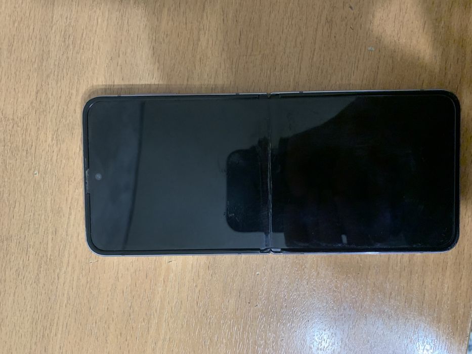Продаю телефон Galaxy Z Flip 4