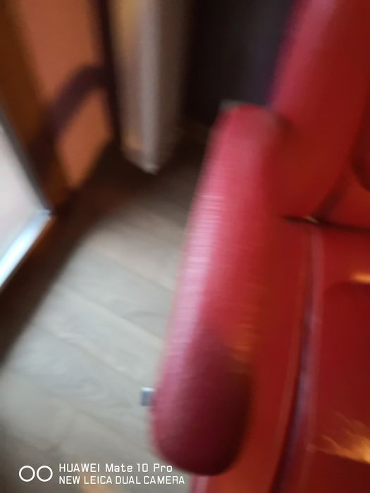 Бюро за компютър и стол за компютър