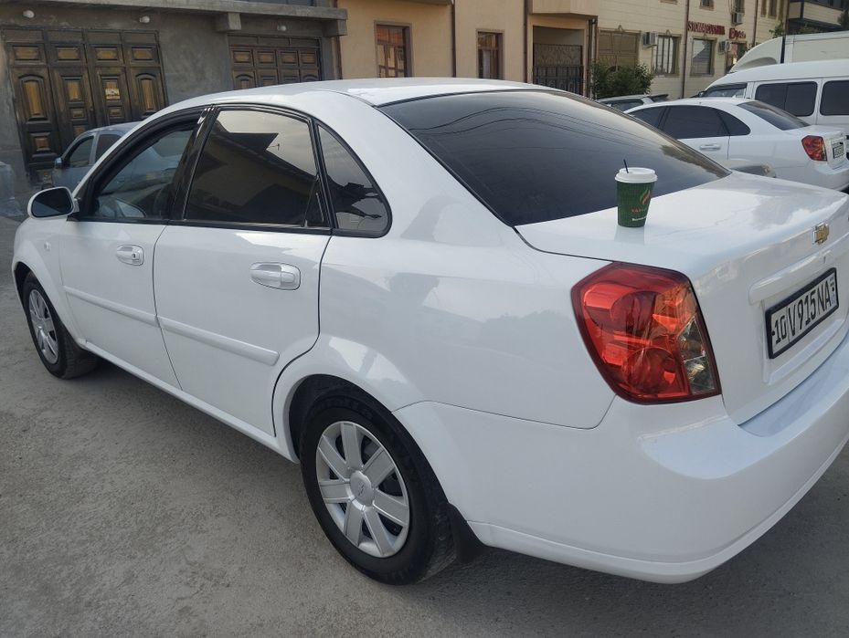 LACETTI 2010 года выпуска 2-позиция. Состояние хороший метан газ 3-пок
