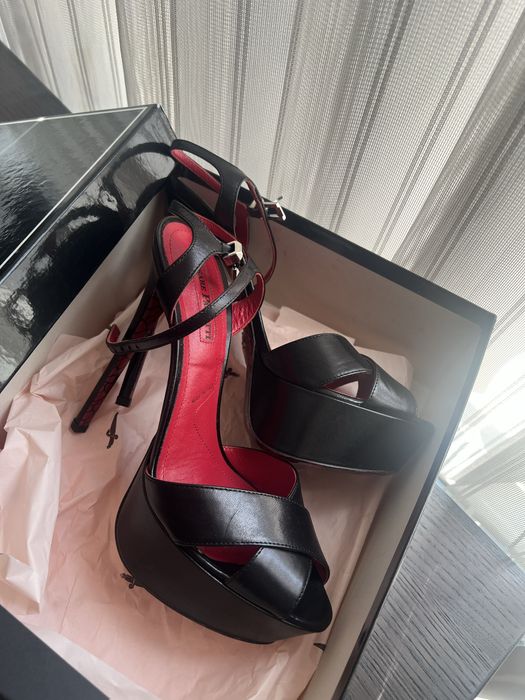 Обивки с висок ток Cesare Pachoti