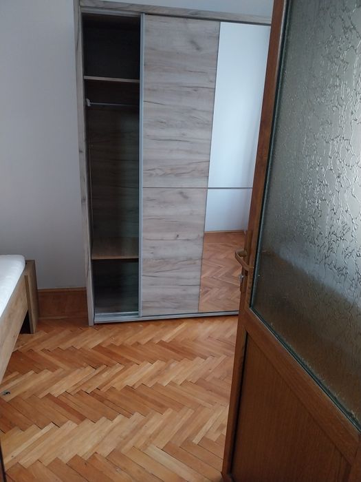 Închiriez apartament cu doua camere