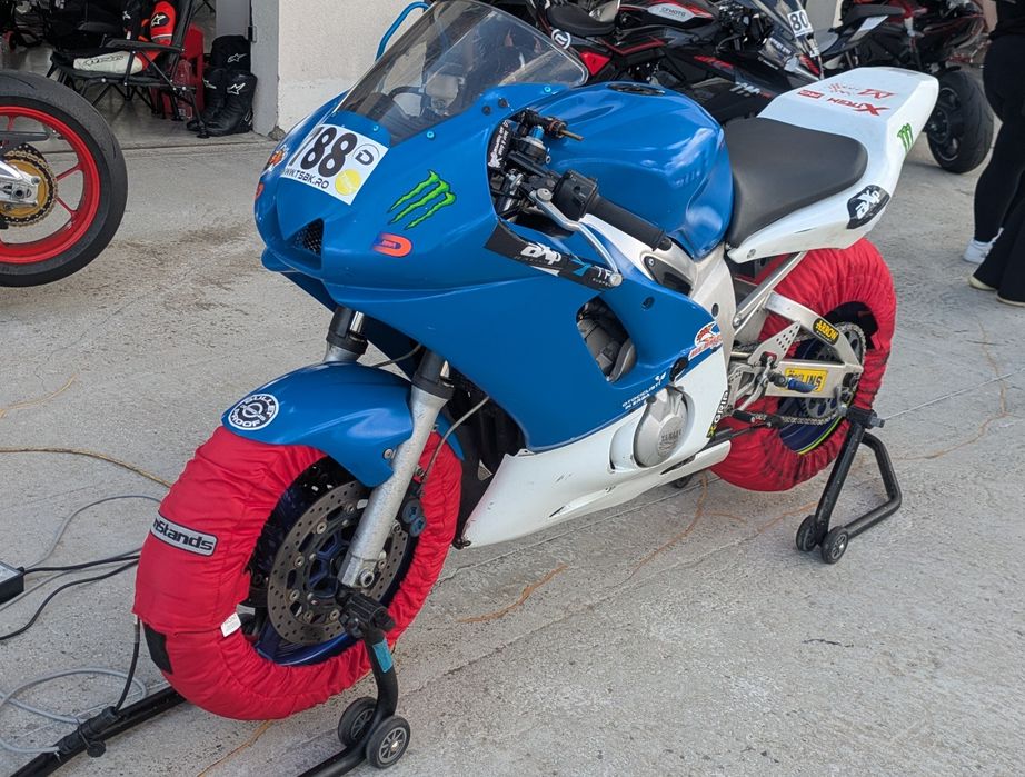 Yamaha R6 pentru circuit