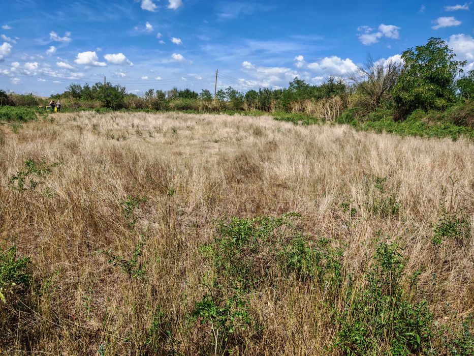 Продава се дворно място 2000м²