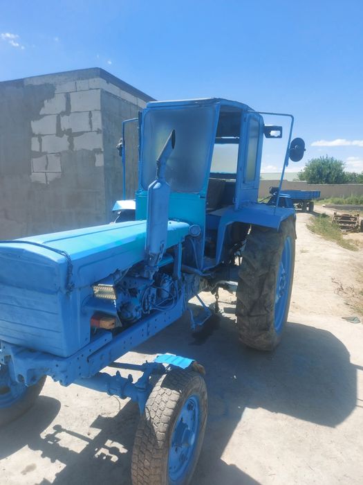 T28x4 traktori sotiladi