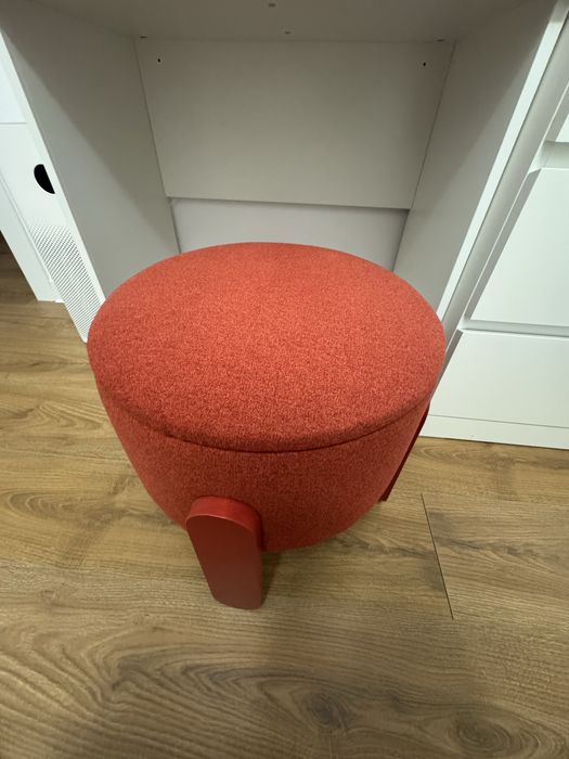 Scaun ikea rosu  cu spariu depozitare
