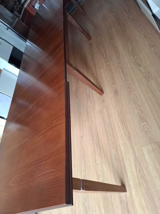 Продавам масивна луксозна маса за трапезария