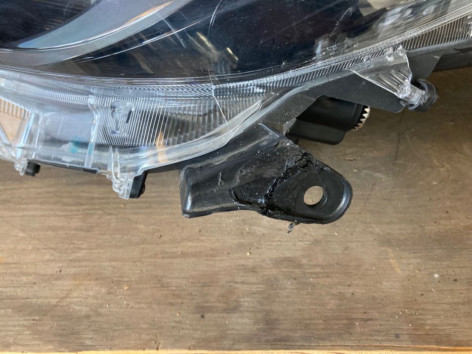 Ляв фар за Toyota Yaris. Ярис. 20-