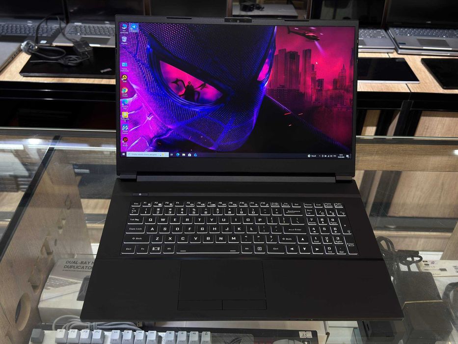 System76 Gazellen Core i7-11800H ram 16 ssd 256 RTX 3060 6 gb