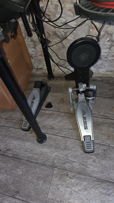 Alesis nitro max