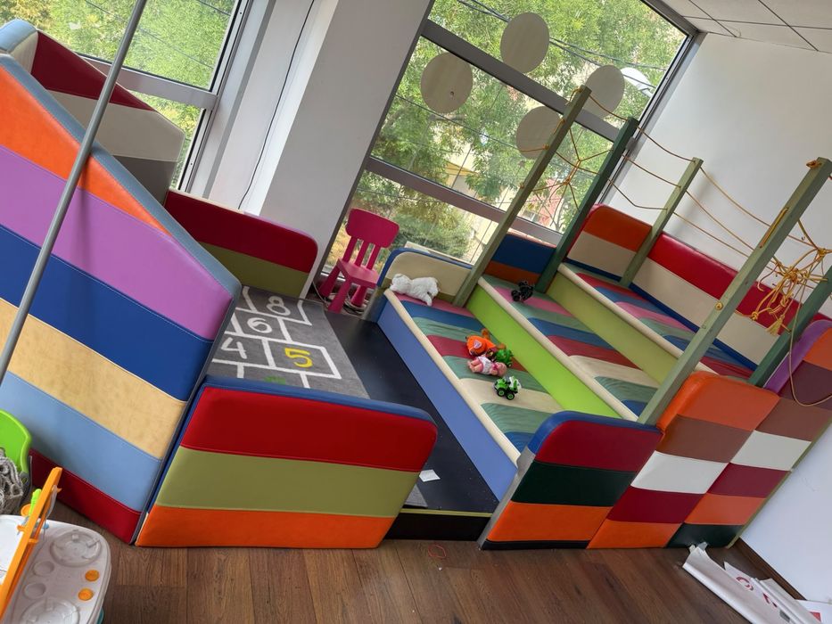Vand mobilier de joaca pentru copii si receptie, ambele in stare excelenta ,,,500 lei bucata