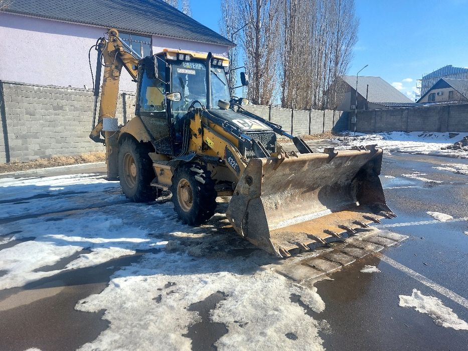 Экскаватор-погрузчик 3 в 1