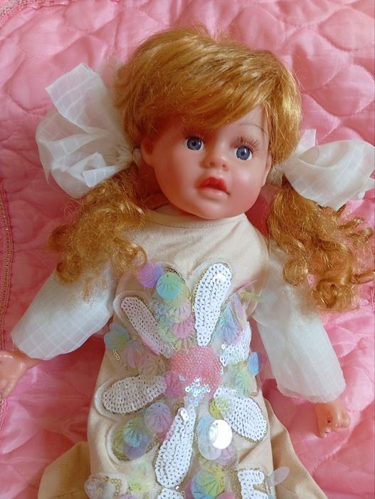 Симпатичная куколка!