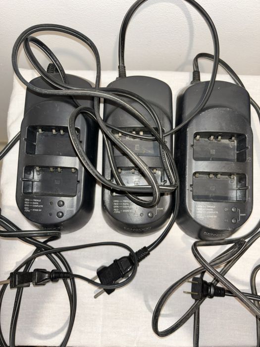 Stație emisie-recepție Kenwood TK-353 + încărcător Kenwood KSC-14