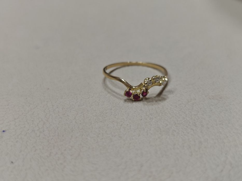 Inel aur 18k 0.90gr cu diamante și rubine (r)
