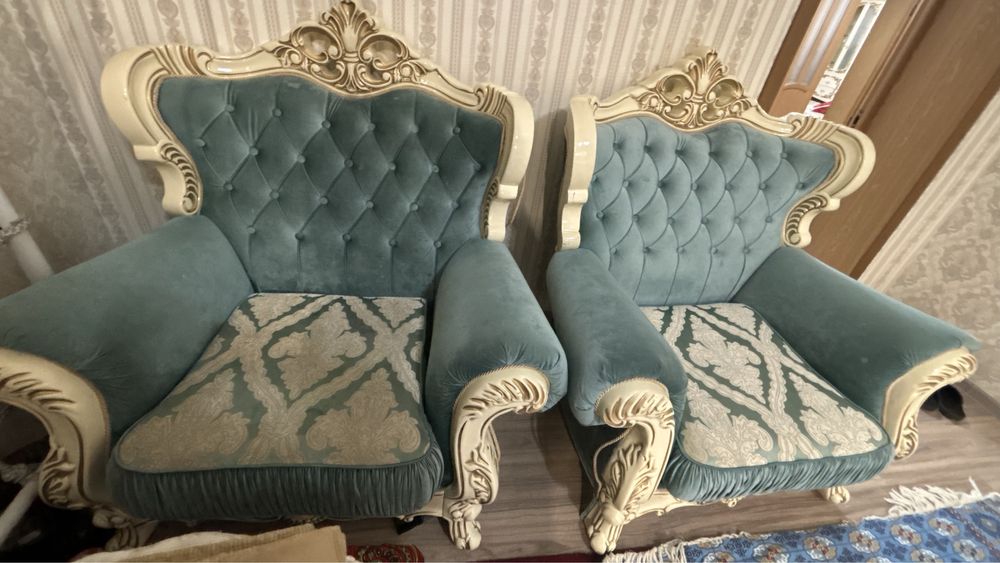Диван и кресло , гостиной