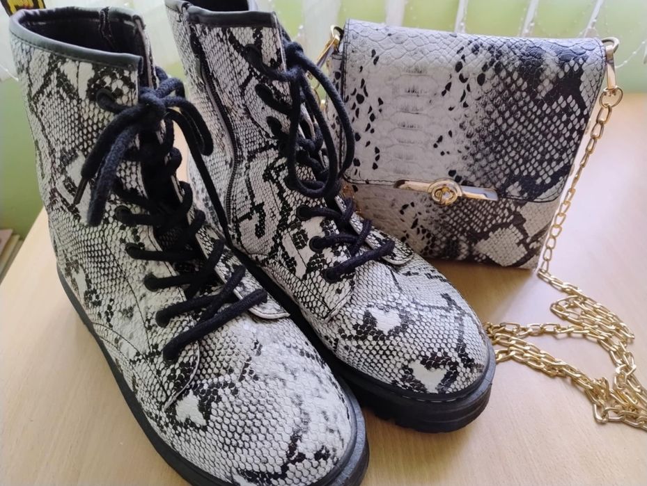 Комплект чанта и обувки 39 в змийски принт