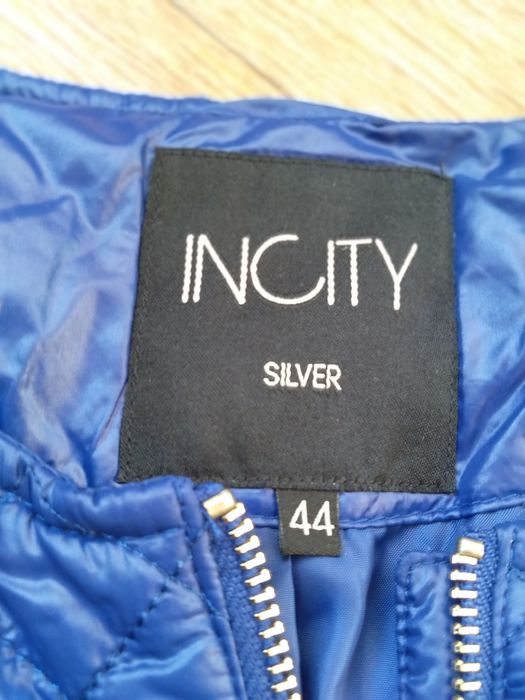 Продам куртку не носила.