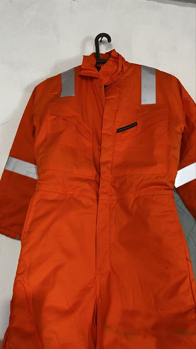 Продается зимний комбинезон.