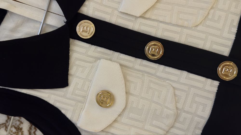 Оригинальное платье от бренда BALMAIN