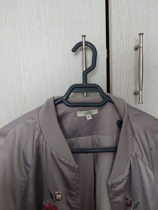 Geaca bomber dama OVS gri cu broderie florala marimea XL