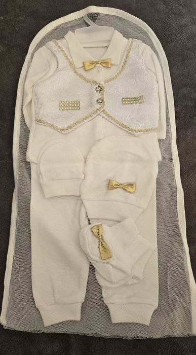 Детский костюм на выписку