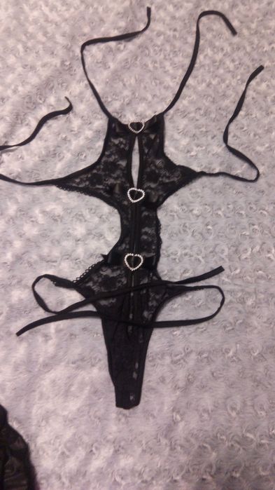 Lenjerii, body-uri si rochii