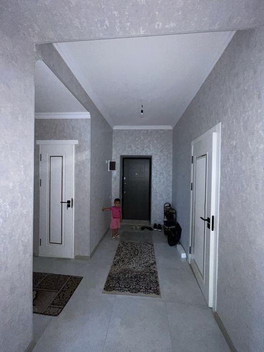 Kvartira sotiladi yangi remont navastroyka