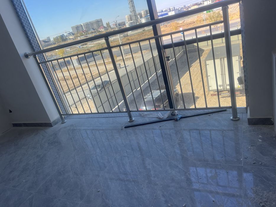 Перила из нержавеющей стали.