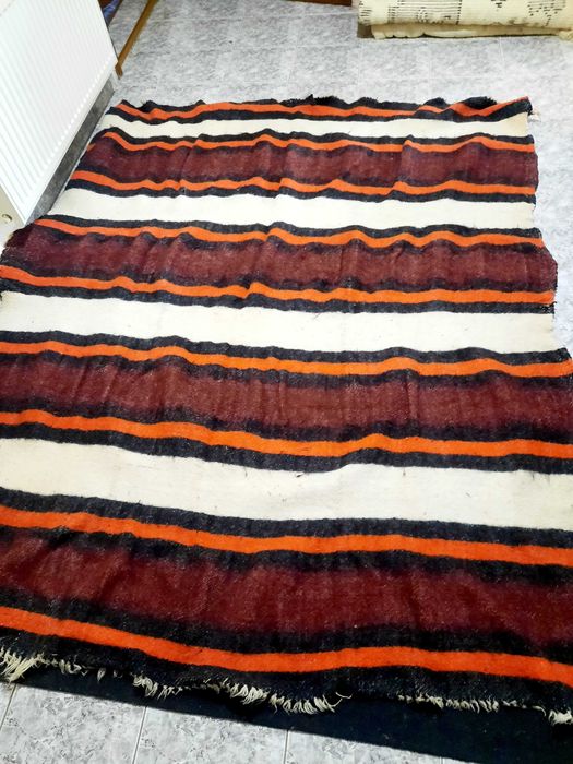 Губери, китеници, родопски и вълнени одеяла.