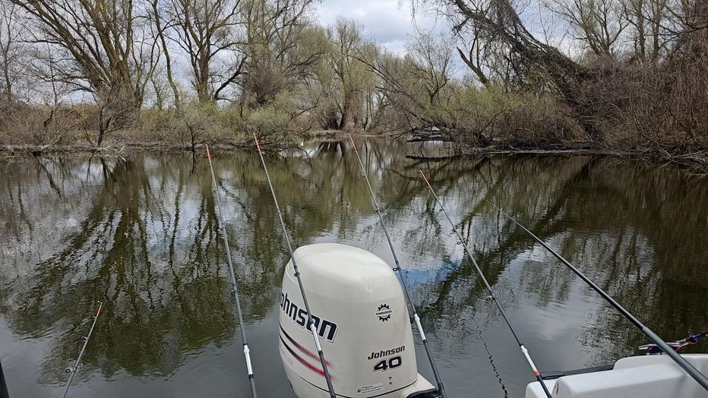 Vand ansamblu complet barca semicabinata, motor  4 t, peridoc, sonar