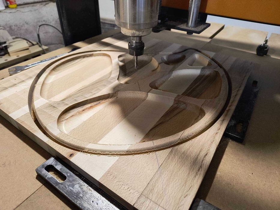 Продавам CNC Фреза с водно охлаждане 600х900 мм работен ход