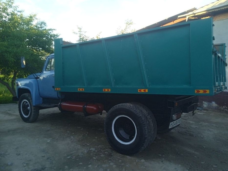 Gaz-53 moshin sotiladi