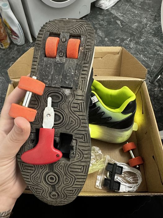 Маратонки кънки ройлери 36 ном светещи