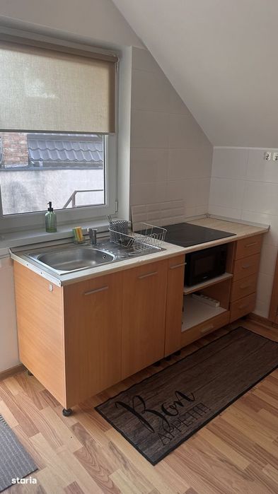 Apartament 2 camere, mansardă, colina universității