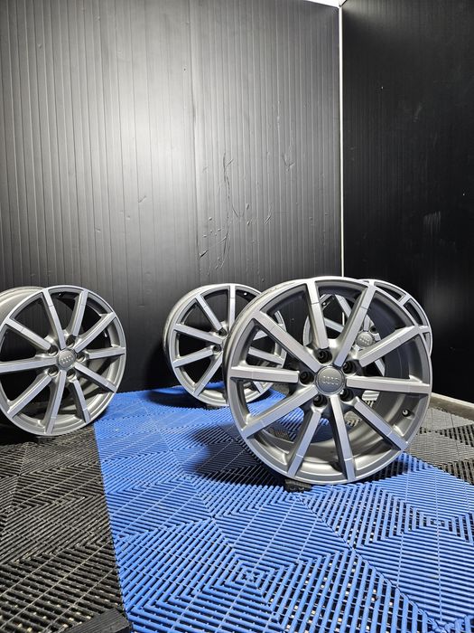Vând jante r18 Audi 3 Originale