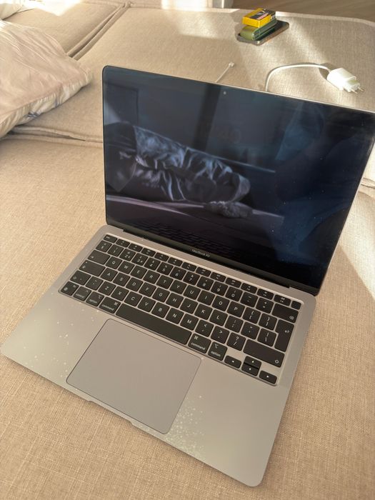 Продам Macbook air m1