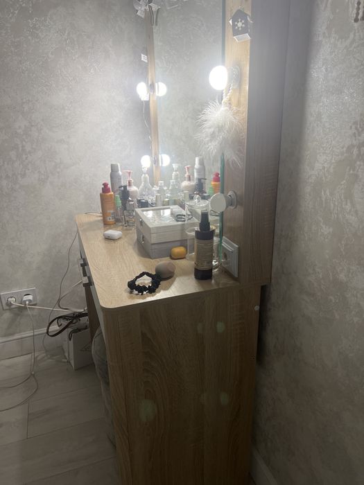 продаю туалетный столик