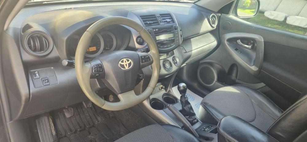 TOYOTA RAV4 2010 — imagine 5
