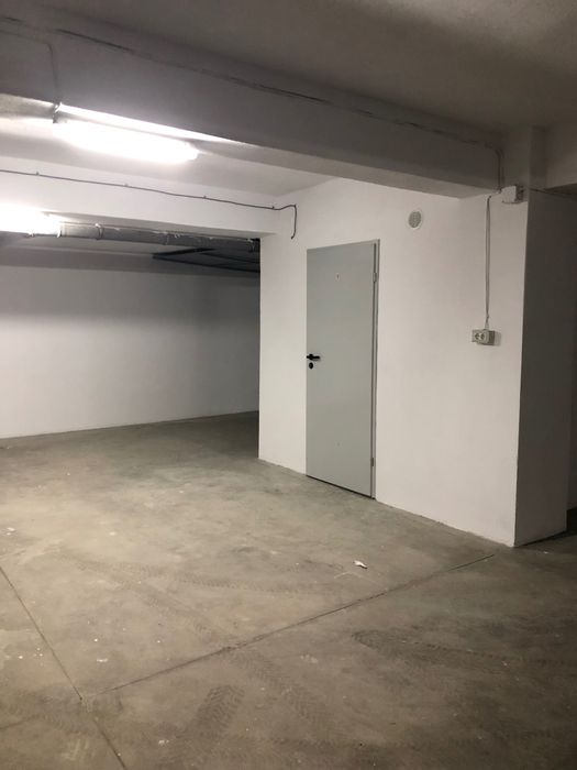 Închiriez loc parcare