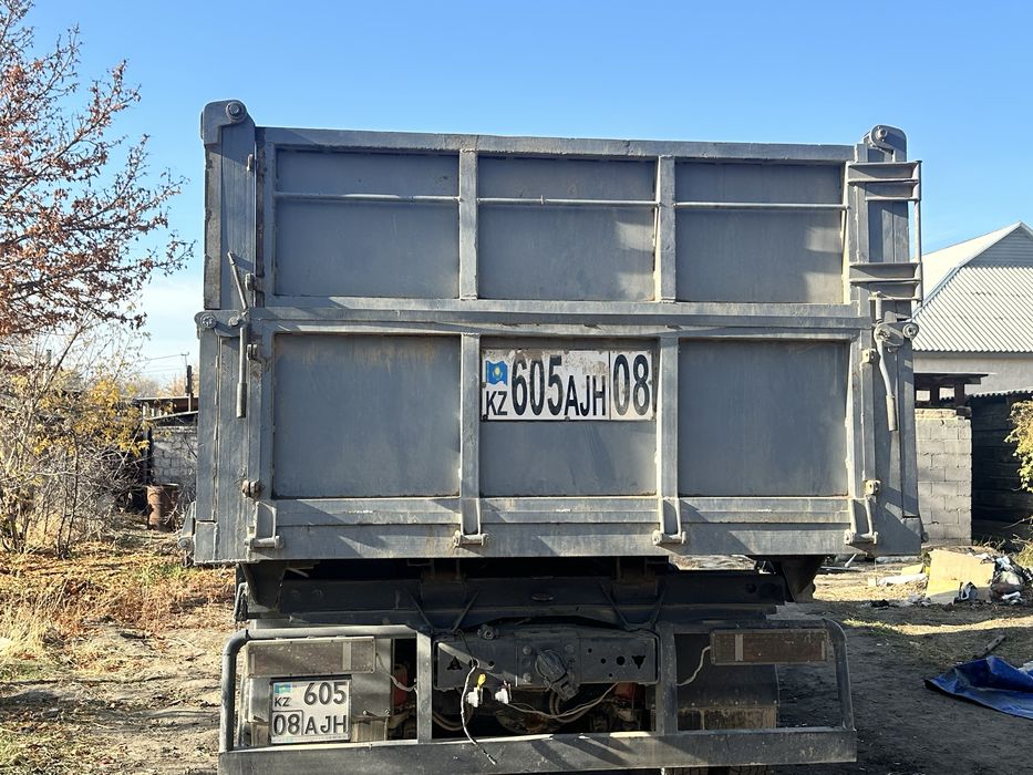 КАМАЗ с трехсоным прицепом