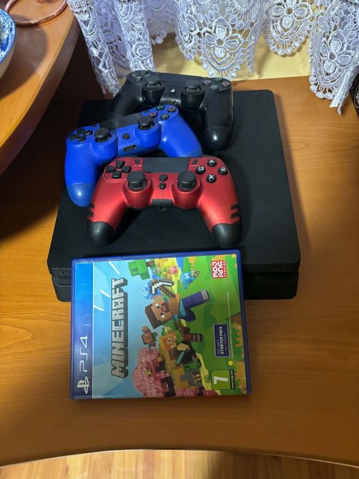 De vânzare PlayStation 4 slim in stare buna