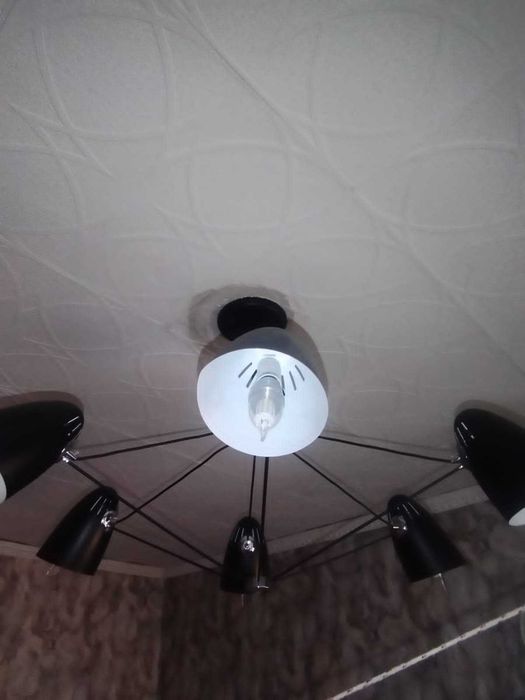 Продам современую люстру.