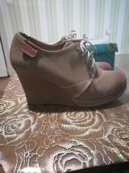 Дамски обувки на платформа