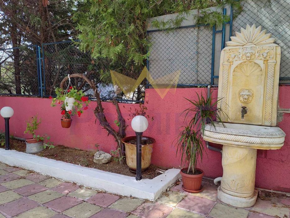 Продава се Къща в Варна, Бриз - 635 кв.м за 1071 €/кв.м - Снимка #3