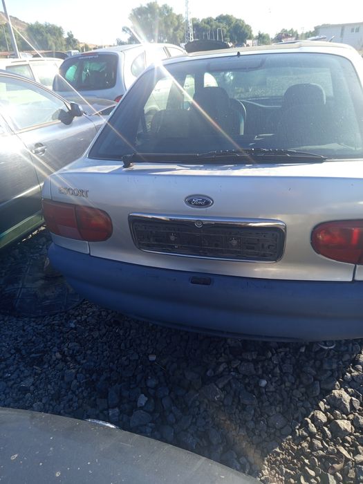 Форд Ескорт 1.6 бензин