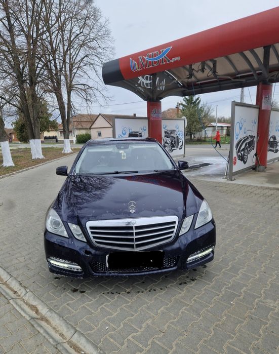 Dezmembrez Mercedes E class e200