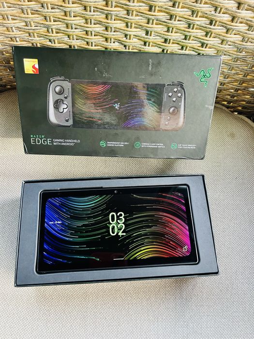 Consola portabila gaming Razer Edge Wifi + Controller Kishi V2 Pro