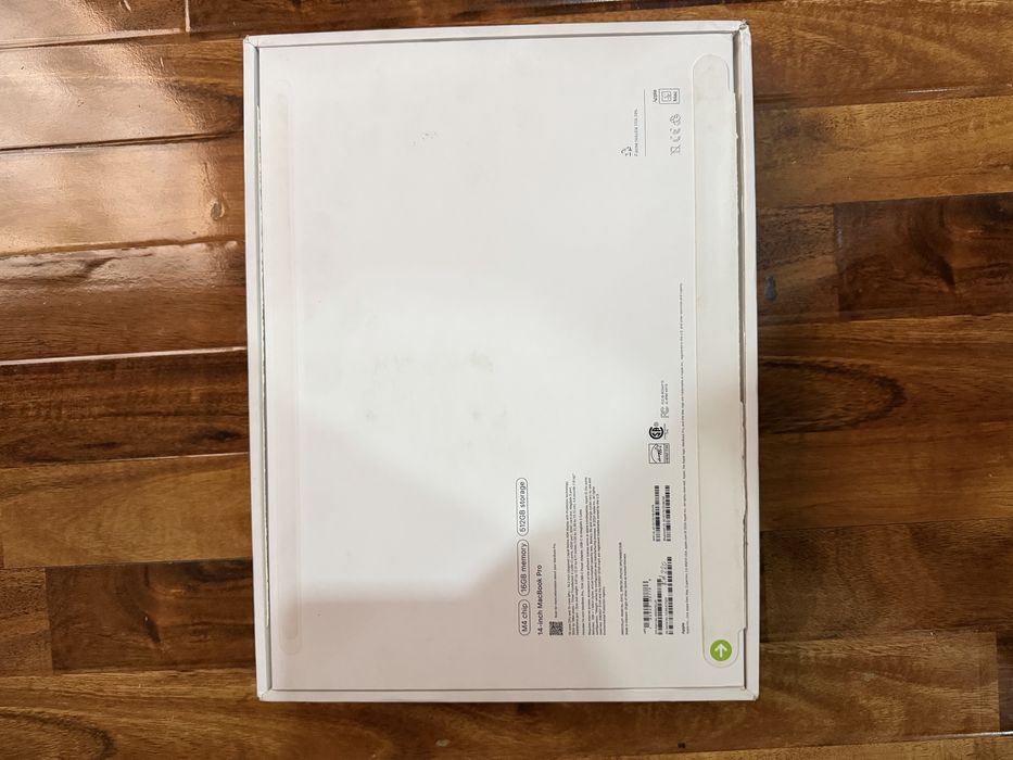 MacBook pro M4 chip 16 memory 512 gb