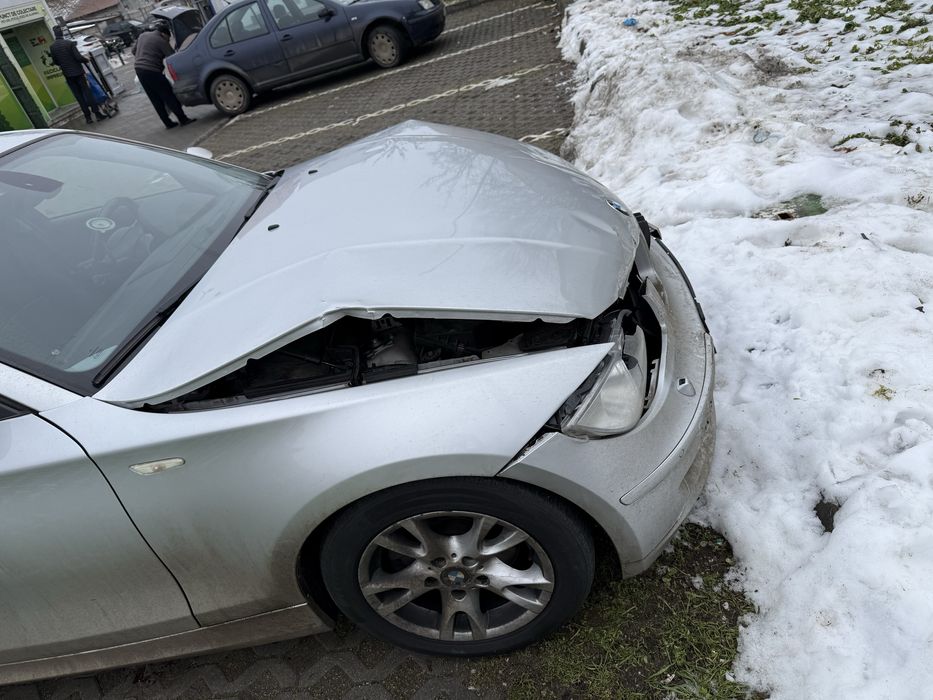 BMW avariat , motor functionabil, masina se poate deplasa,