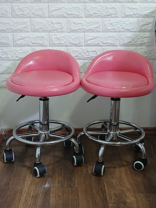 Продается стул для бьюти мастеров